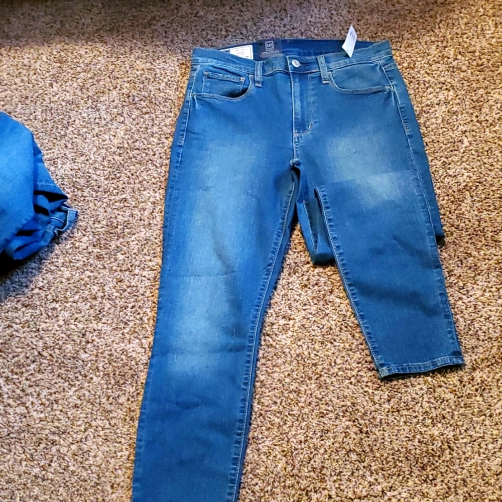 Gap size 6 mid rise jegging
